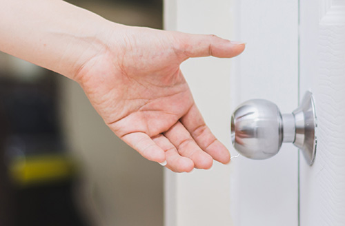 electrostatic discharge between a hand and a doorknob