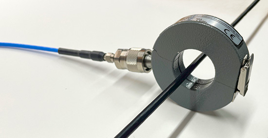 Common-mode current probe around a shielded cable