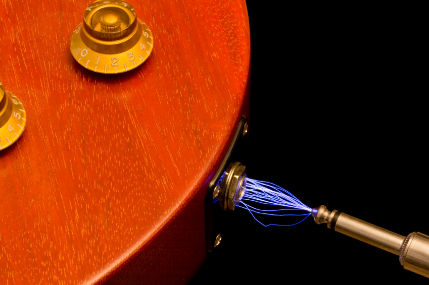 Spark between electric guitar and connector