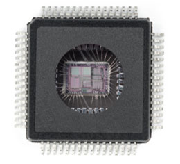 Silicon chip exposed in its packaging